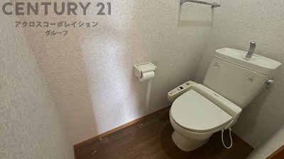 トイレ　温水洗浄便座付きのトイレです♪