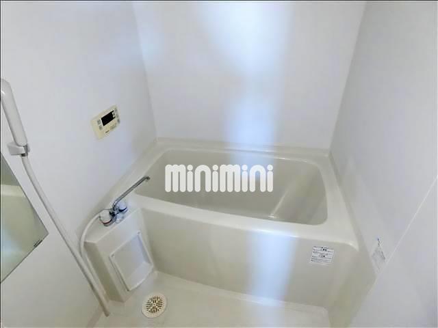 バス・シャワールーム　追い焚き、浴室乾燥機付きのお風呂です。