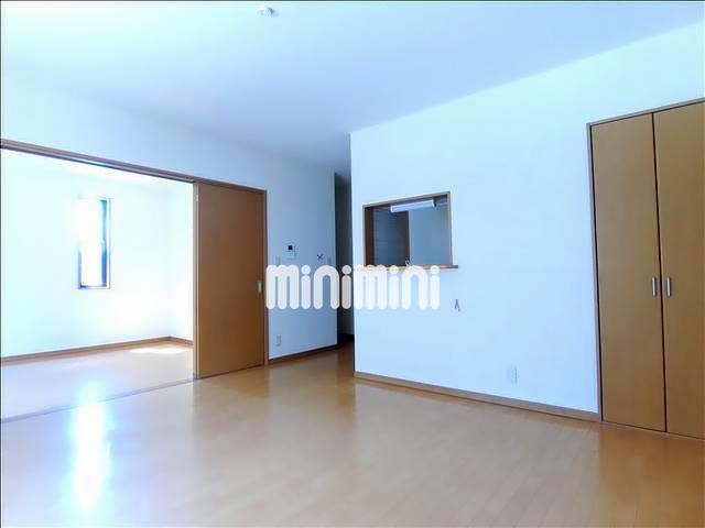 居室・リビング　ＬＤＫと隣の洋室は繋げて利用することもできます。