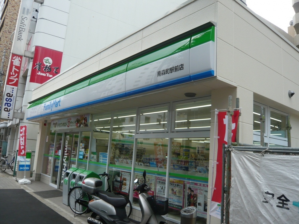 コンビニ　ファミリーマート南森町駅前店（コンビニ）まで129m