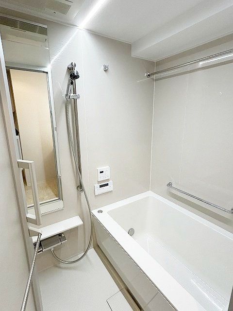 バス・シャワールーム　浴室　追焚き・換気暖房乾燥機付