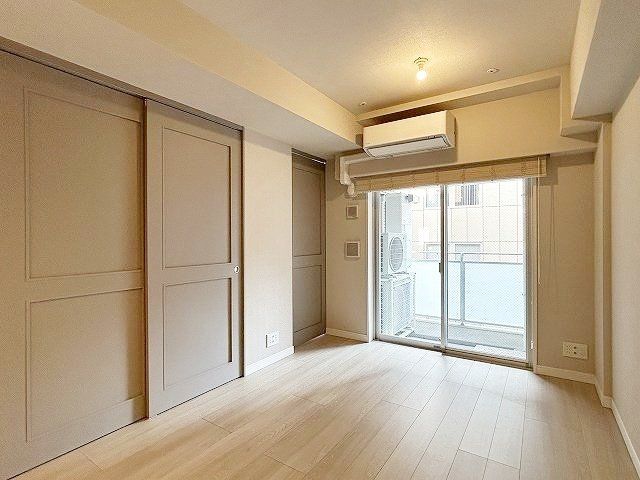 居室・リビング　リビングダイニング　エアコン1台付（ブラインド撤去予定）