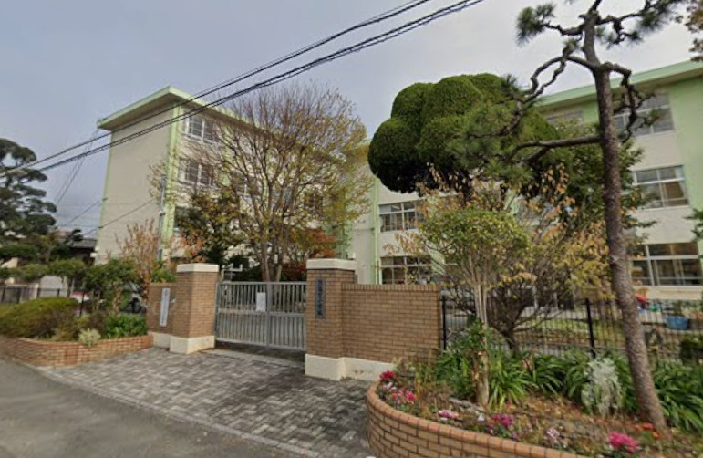 小学校　福岡市立高宮小学校（小学校）まで782m