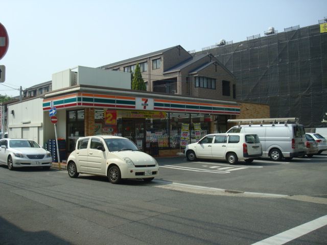 コンビニ　セブンイレブン（コンビニ）まで127m