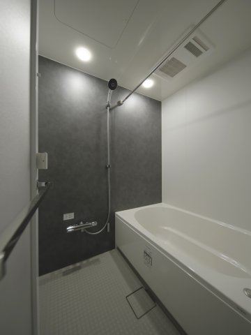 バス・シャワールーム　落ち着いた空間のお風呂です