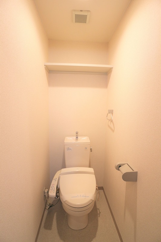 トイレ　温水洗浄便座完備
