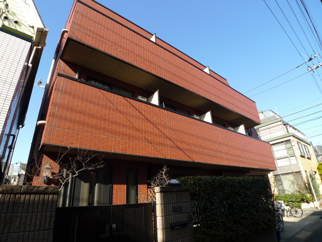 建物外観　3階建ての賃貸マンション！