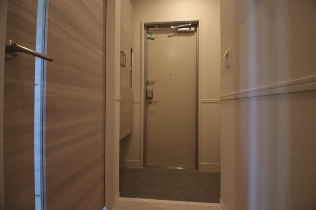 玄関　同タイプ別室の参考写真です。※現況優先