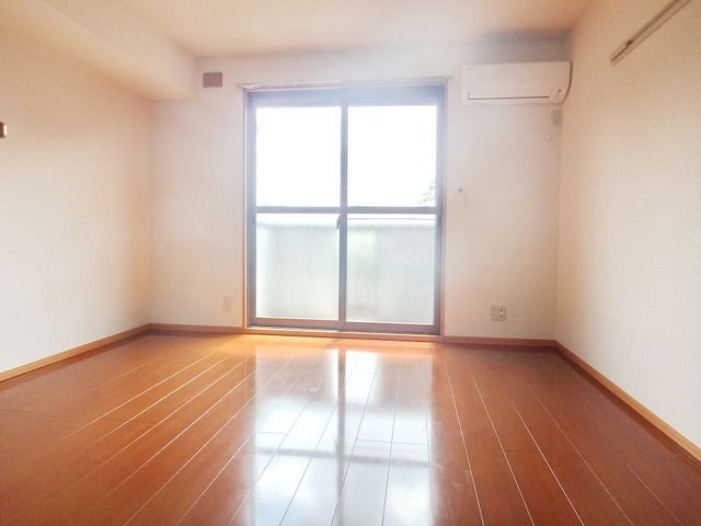 居室・リビング　★日当たり良好な居室★