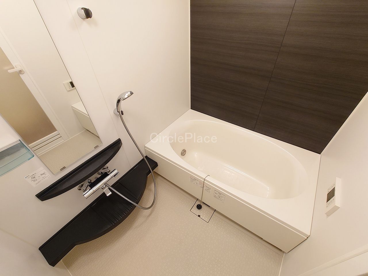 バス・シャワールーム　追い焚き機能付きバスルーム