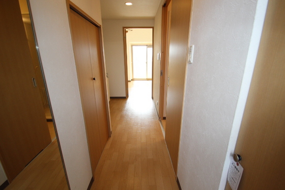 玄関　※別部屋の写真です