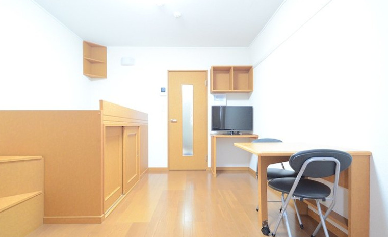 居室・リビング　別部屋の写真を使用しております。