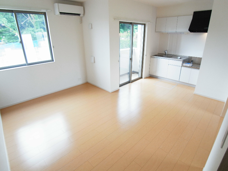 居室・リビング　同物件角部屋写真