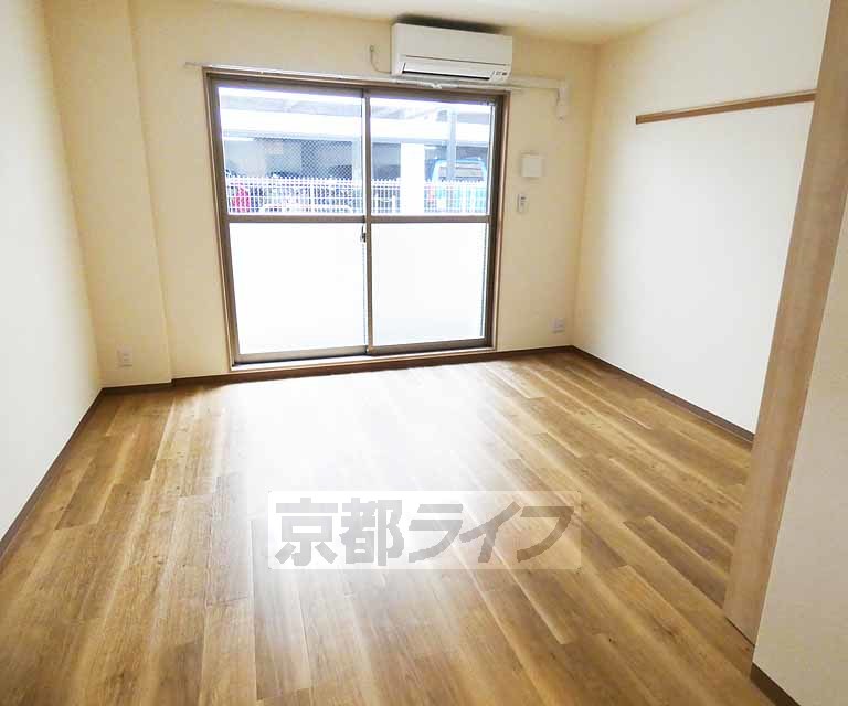 居室・リビング　綺麗なフローリングです。