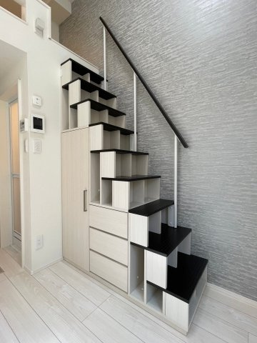 収納　収納階段