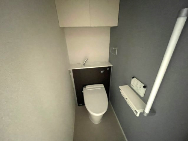 トイレ　温水洗浄便座機能付き♪