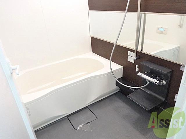 バス・シャワールーム　一戸建て感覚の大きなお風呂です。これはくつろげそうです