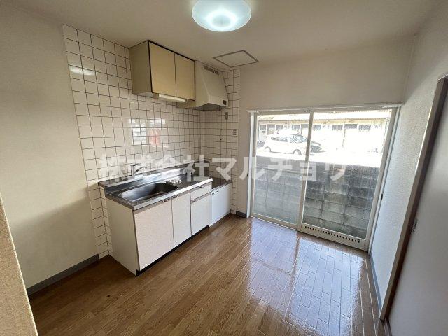 居室・リビング　フローリングだけでなく、和室もあります