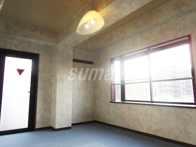 居室・リビング　2面採光！！