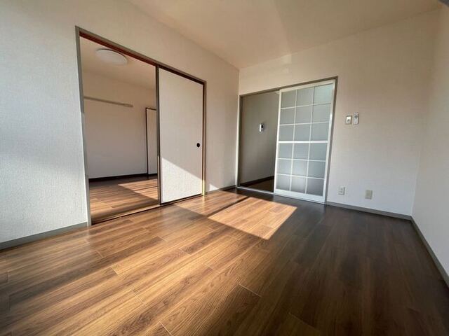 居室・リビング　南東洋室