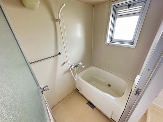 バス・シャワールーム　※別部屋の写真です