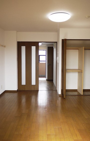 居室・リビング　※他号室の写真です