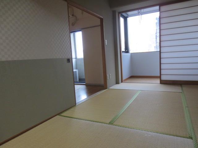 居室・リビング　和室からサンルーム