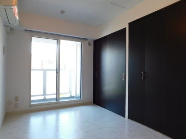 居室・リビング　明るい居間で気持ちまで明るくなりますね！