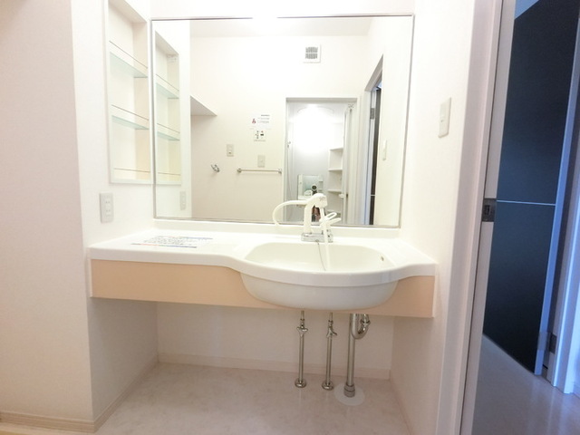 洗面設備　カウンター洗髪洗面化粧台