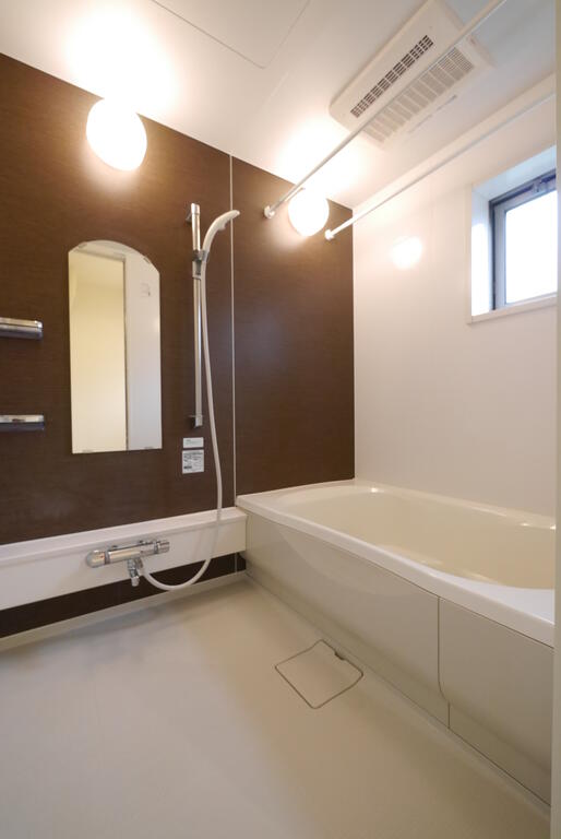 バス・シャワールーム　※現在居住中の為前募集時の写真（パノラマ含む）を使用しており