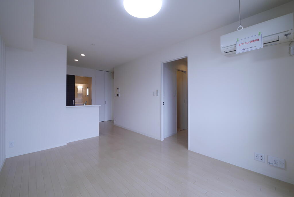 居室・リビング　※現在居住中の為前募集時の写真（パノラマ含む）を使用しており