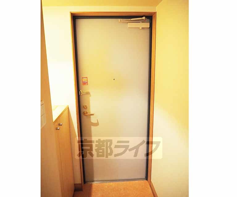 その他設備　玄関のドアです。