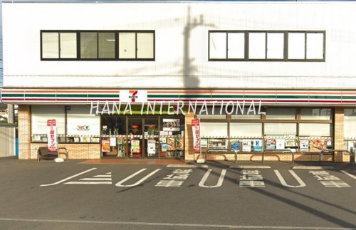 コンビニ　セブンイレブン（コンビニ）まで880m