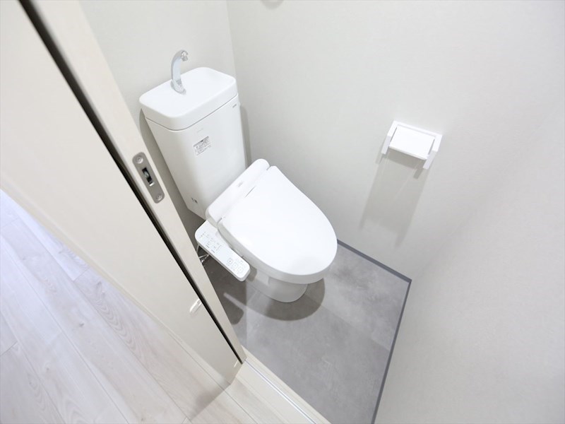 トイレ　温水洗浄暖房便座付トイレ