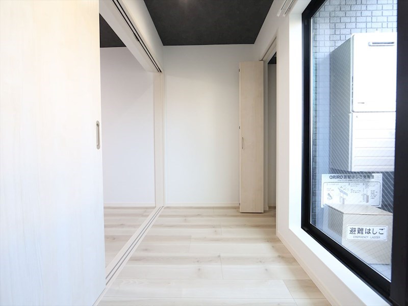 その他部屋・スペース　洋室3.7帖　クローゼット付　バルコニー