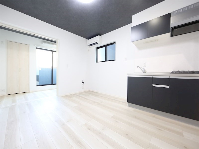 居室・リビング　ＬＤＫ9.2帖　システムキッチン　エアコン完備