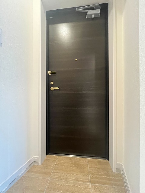玄関　同物件他部屋の写真