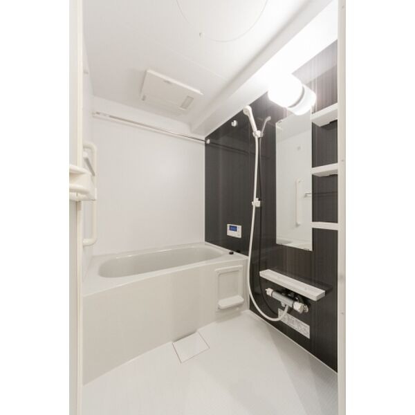 バス・シャワールーム　一日の汗や疲れはこちらで洗い流してください