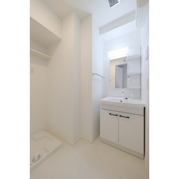 洗面設備　お出かけ前の身支度はこちらでバッチリです