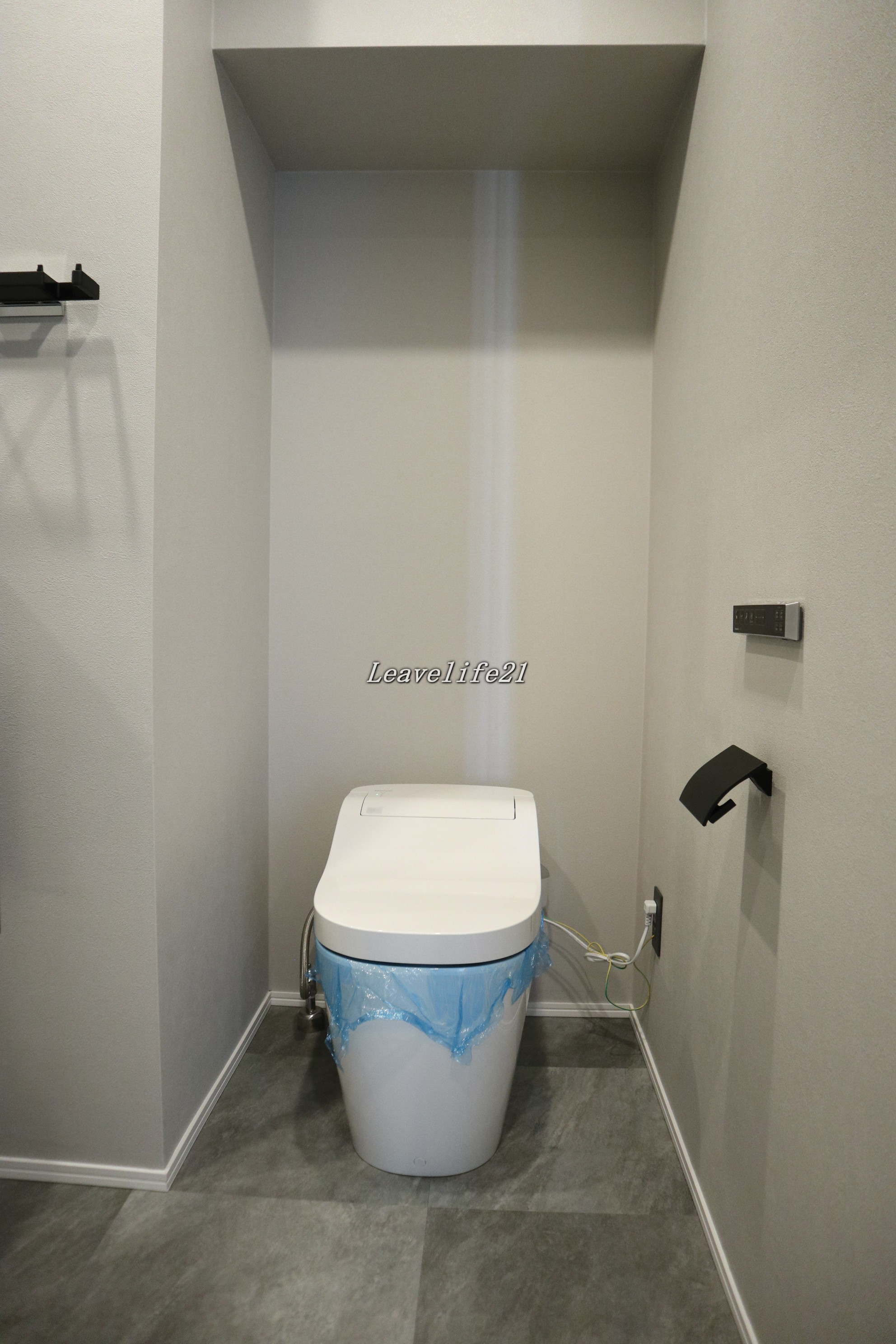 トイレ　同タイプ他号室リノベーション参考写真