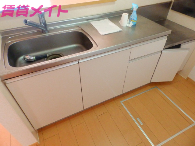 キッチン　同物件別室反転タイプ