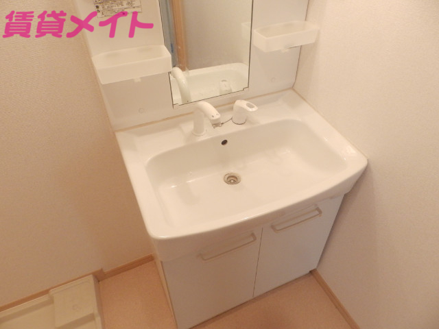 洗面設備　同物件別室反転タイプ