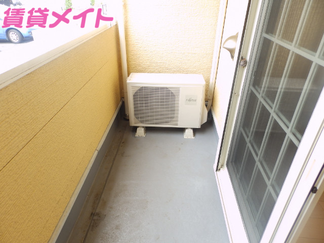 バルコニー　同物件別室反転タイプ