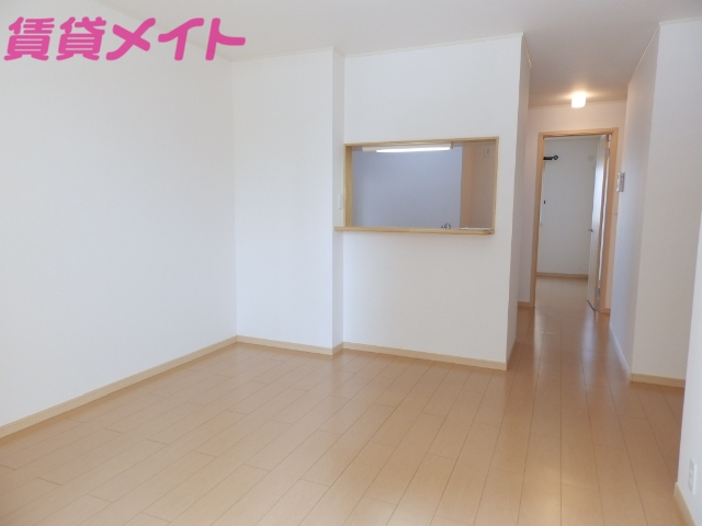 居室・リビング　同物件別室反転タイプ