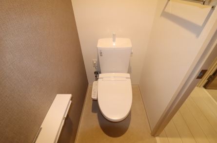 トイレ　WC　温水洗浄便座