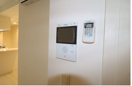 セキュリティ　急な訪問者でもモニター確認で安心　ＴＶドアホン