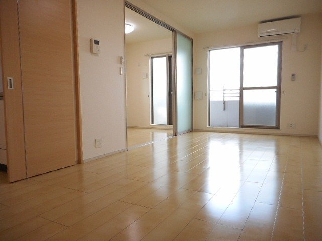 居室・リビング　居間です