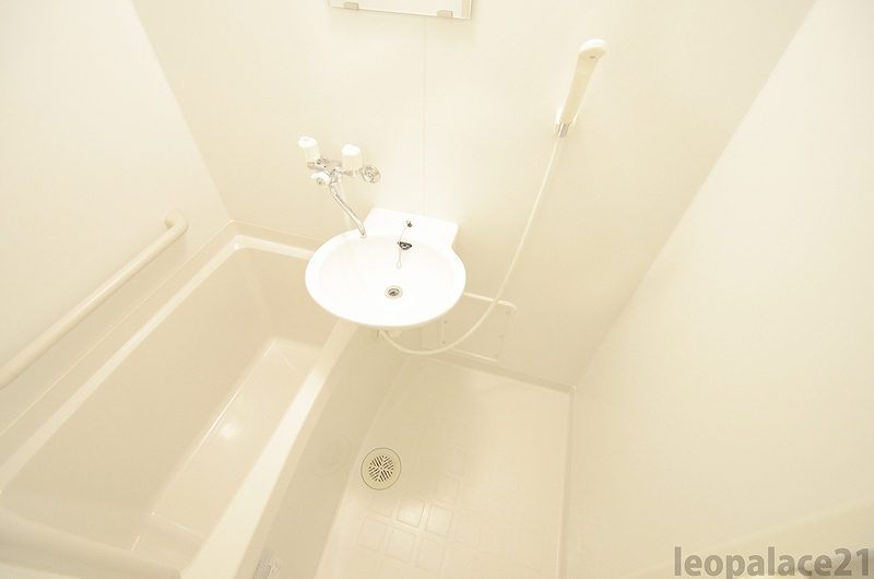 バス・シャワールーム　実際のお部屋と異なる場合がございます。