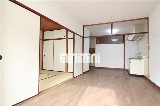 居室・リビング　日当たり良好な南向きのお部屋です