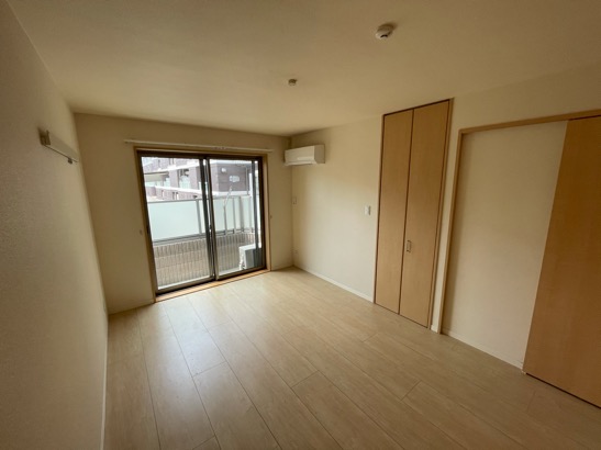 居室・リビング　洋室8帖の大きな１K